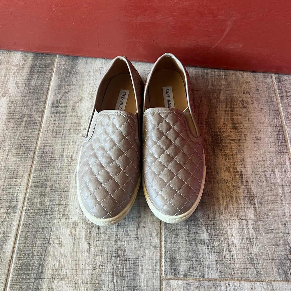 Steve Madden Tufted Sneakers